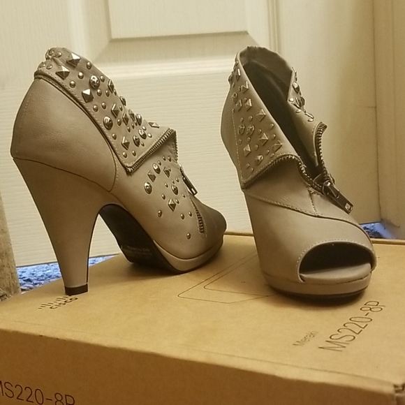 BKE SOLES! GREY BOOTIES, - Picture 8 of 11